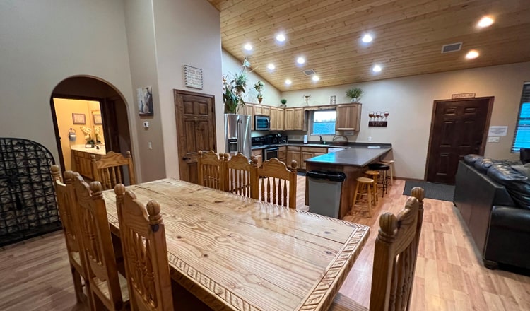 Cabin #283 dining room